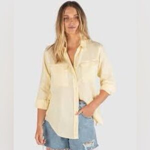 Light lemony yellow long sleeve women’s shirt, size Small